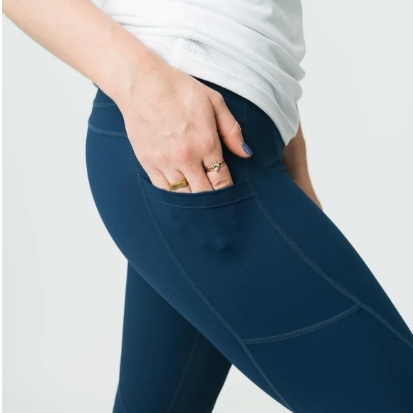 Zyia Navy Pocket Light n Tight Hi-Rise Capri 20” - Picture 2 of 6